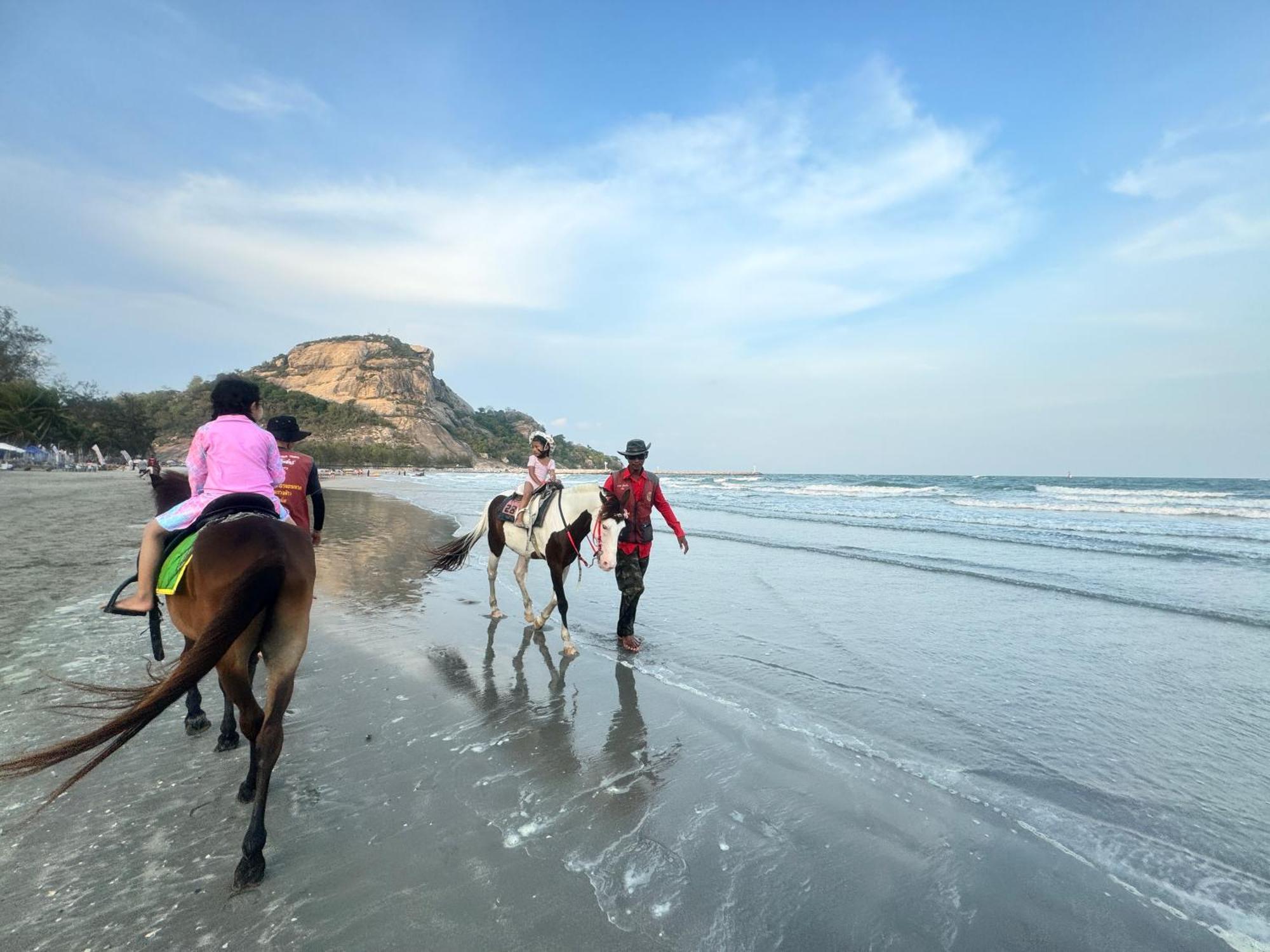 Sea&Mountain View,5 Mins Walk To Famous Beach With King Size Bed 후아 힌 외부 사진