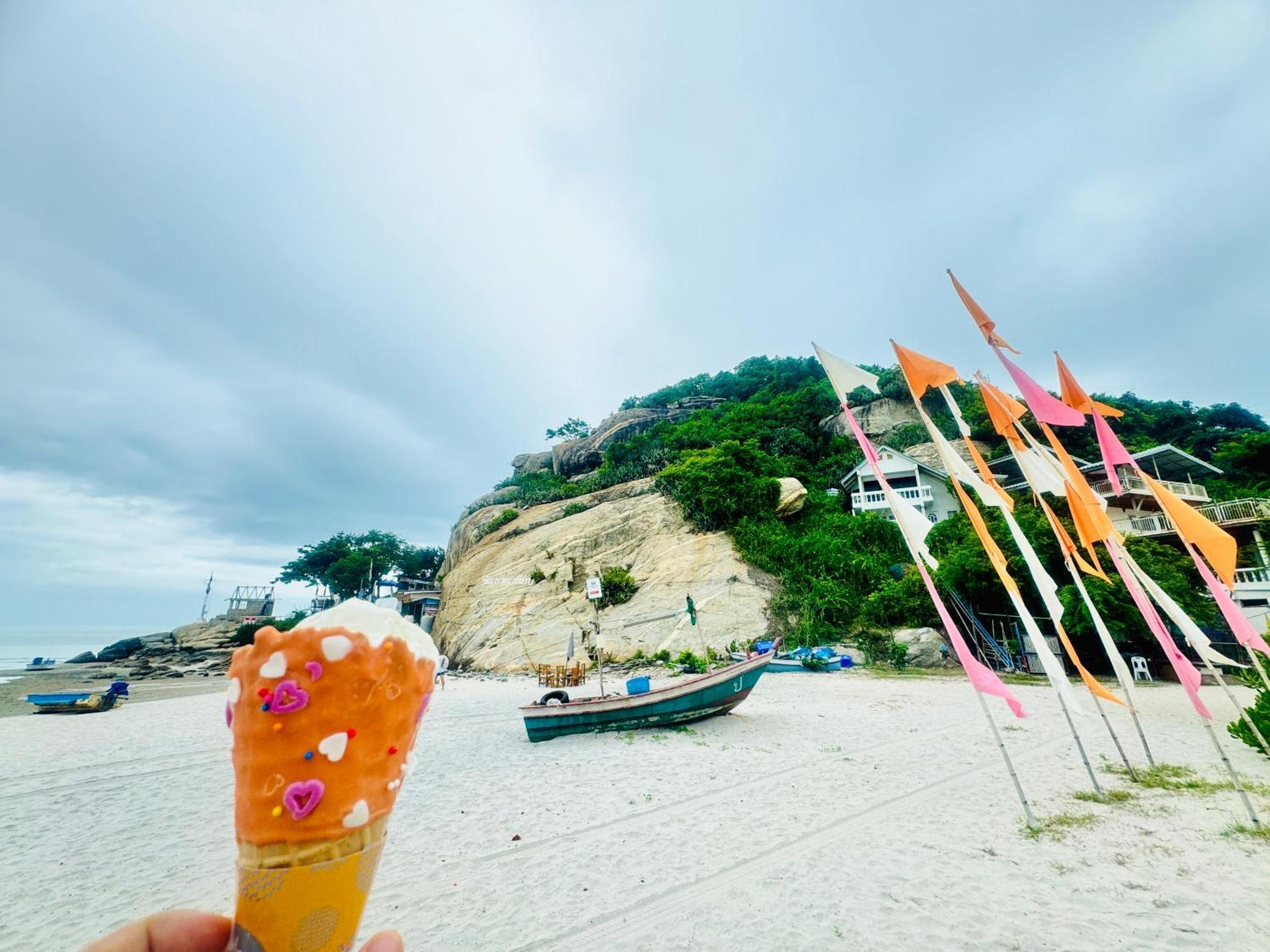 Sea&Mountain View,5 Mins Walk To Famous Beach With King Size Bed 후아 힌 외부 사진